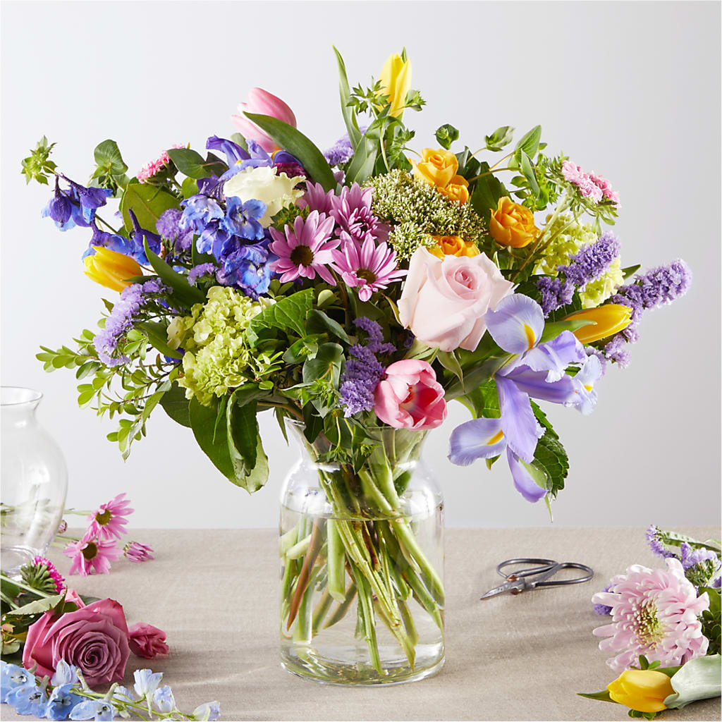 Pastel Tradition - A Florist Original – GARRISON DESIGNS FLORIST & INTERIORS, Huntington WV