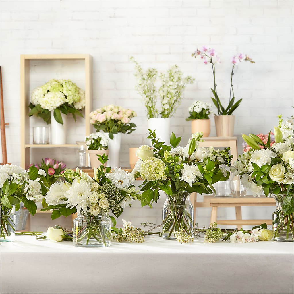 Classic Ivory – A Florist Original – GARRISON DESIGNS FLORIST & INTERIORS, Huntington WV