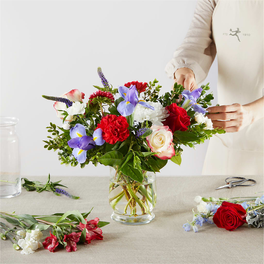 Star Spangled - A Florist Original – GARRISON DESIGNS FLORIST & INTERIORS, Huntington WV