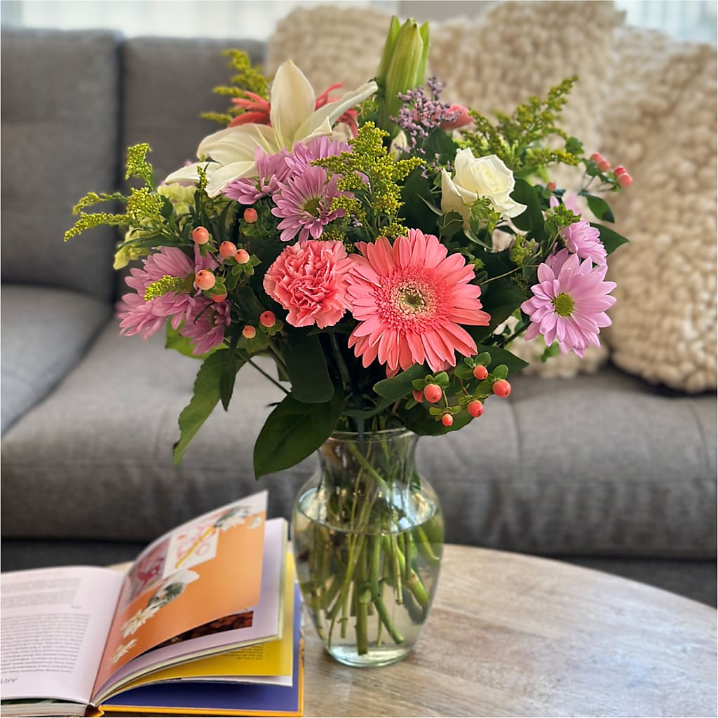 Pastel Tradition - A Florist Original – GARRISON DESIGNS FLORIST & INTERIORS, Huntington WV